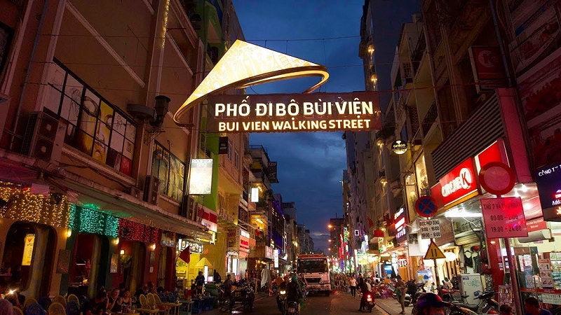 Có nhiều hướng đi vào phố đi bộ Bùi Viện