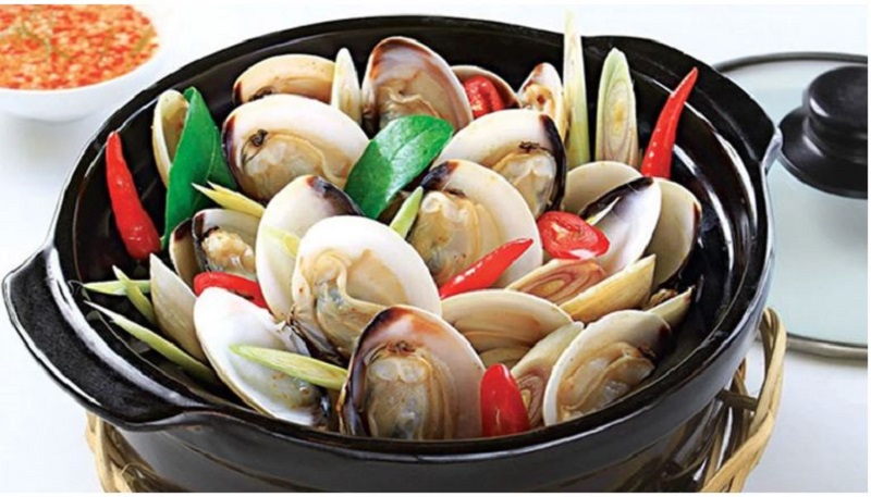 Nghêu ăn ngay tại vùng biển rất to, tươi, ngọt nước