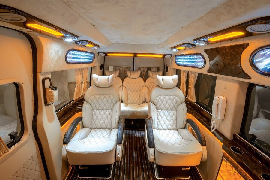 Xe limousine đi hồ Trị An đầu tiên phải kể đến đó là Thịnh Thái.